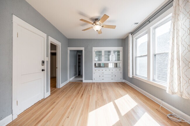 Photo - 3927 N Whipple St Unit 2