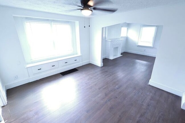 Photo - 1313 Coventry St