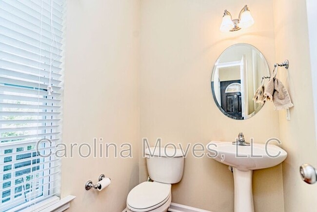Photo - 302 Waycross Ln