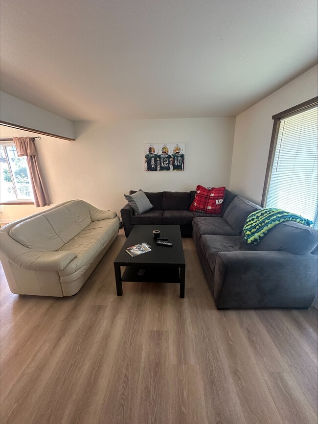 Photo - 193 Lakeview Ct