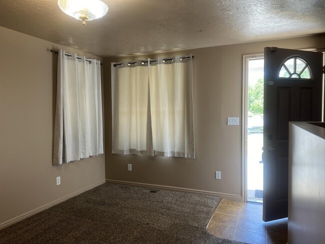 Photo - 798 S Coleman St