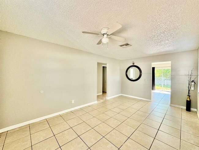 Photo - 625 Wildwood Way