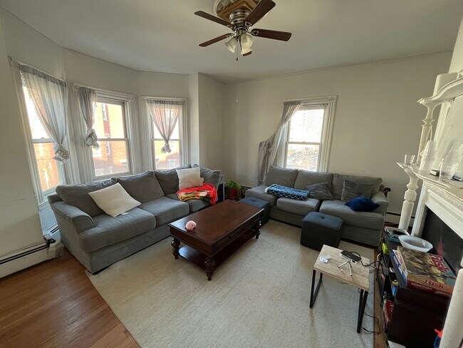 Photo - 140 Saint Alphonsus St Unit B2