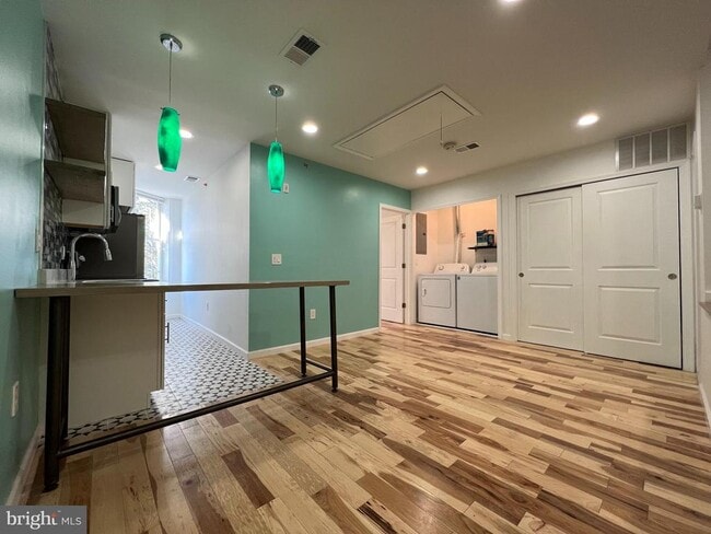 Building Photo - 623 S 4th St Unit 3