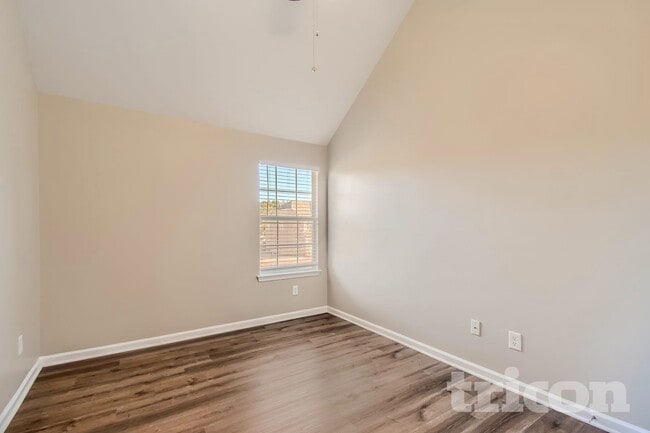 Photo - 30 Silver Willow Walk