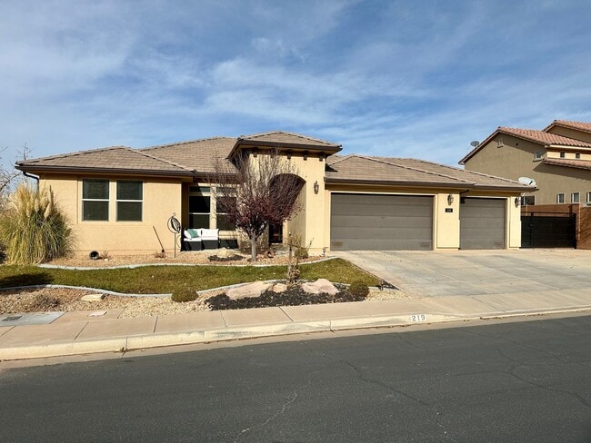 Photo - Short term lease! Beautiful Furnished St. George Home!!