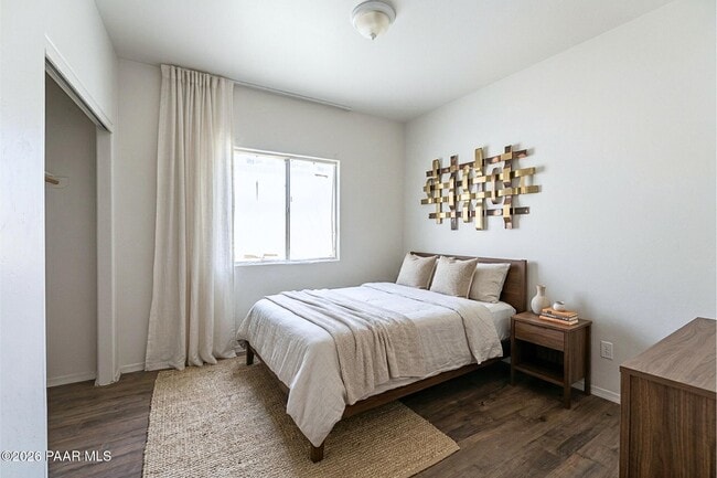 Photo - 354 W Delano St