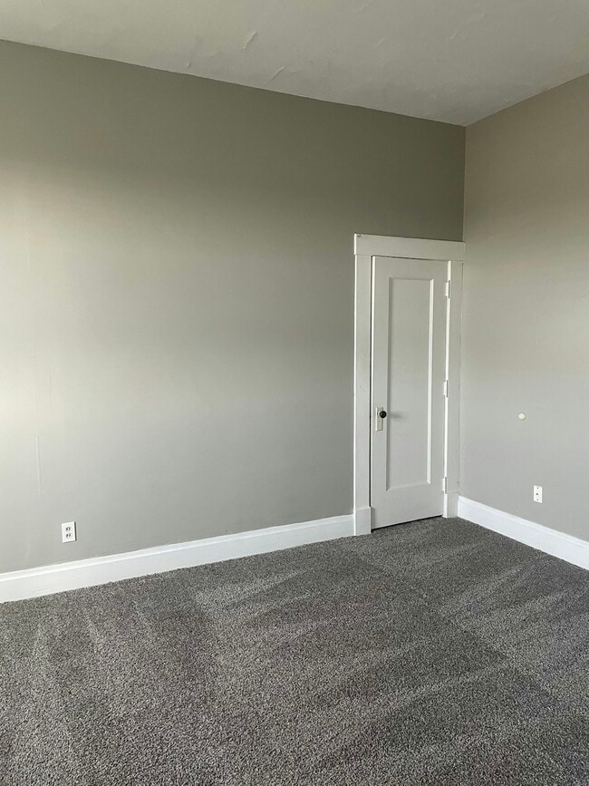 Photo - 109 1/2 East 6th Street