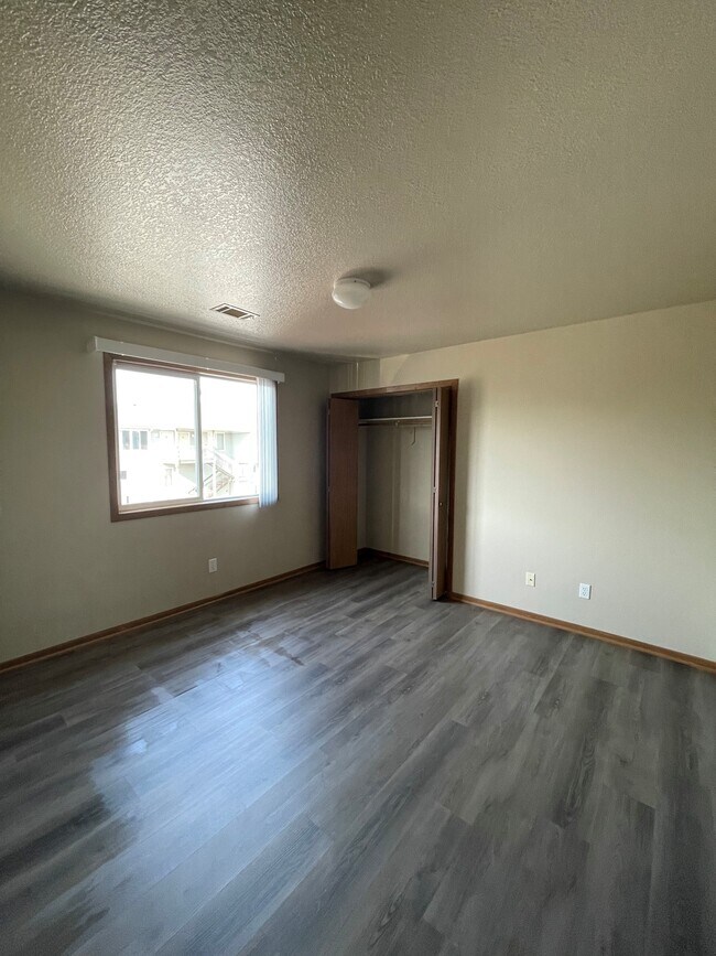 Photo - 839-841 Dickinson Ave