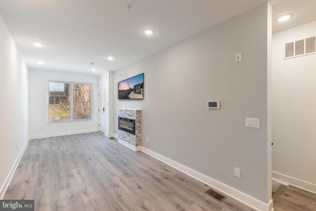 Building Photo - 1423 N 8th St Unit A