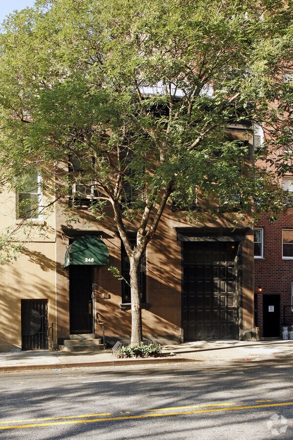 Photo - 248 E 35th St