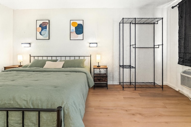 Photo - 1024 Bridge City Ave Unidad 1