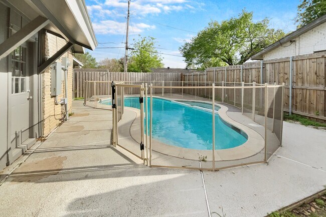 Photo - 2110 W Northgate Dr