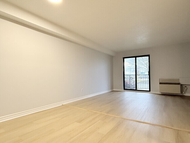 Photo - 2940 Elsmere Ave Unité 105