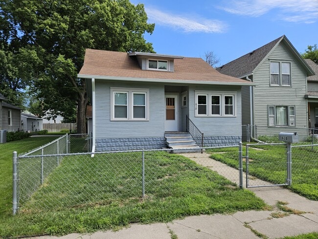 Building Photo - 618 W Military Ave