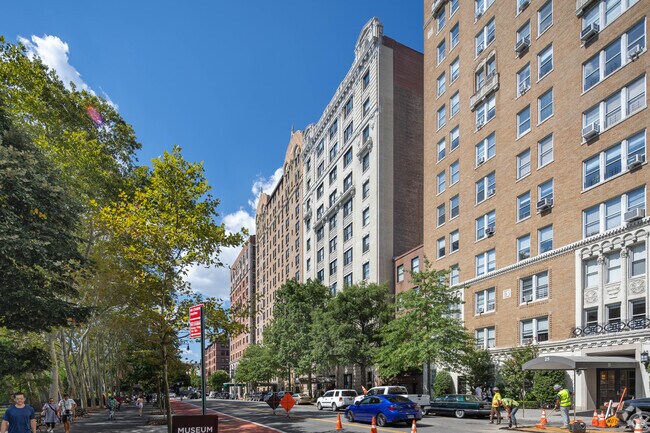 Photo - 35 W 81st St