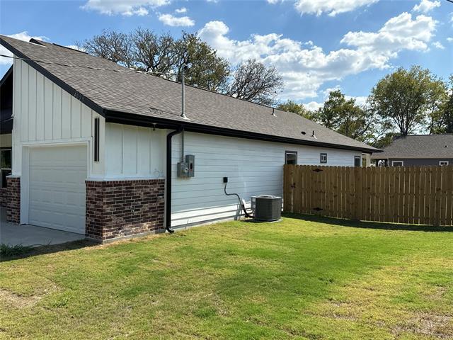 Photo - 4025 Lake St