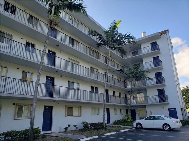 Photo - 8750 N Sherman Cir Unit 406