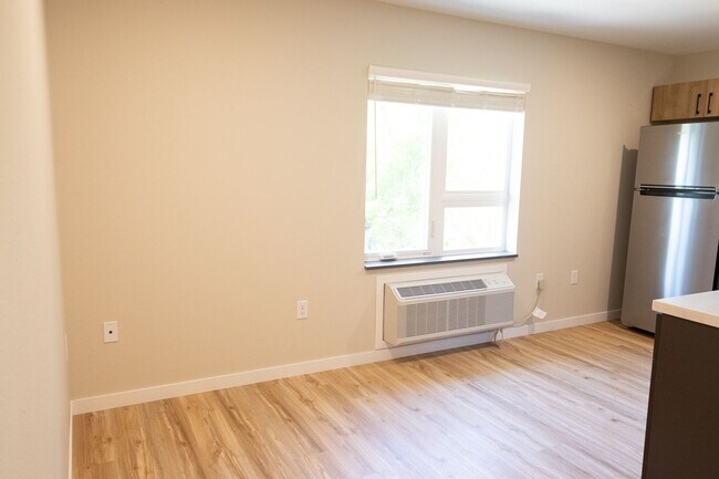 Photo - Riverview Apartments