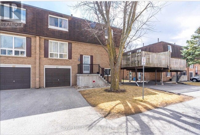 Photo - 320 Blackthorn St
