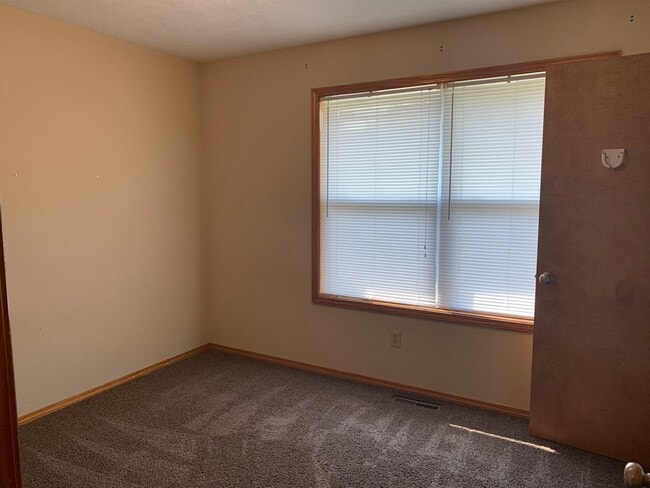 3 Bed 2 Bath house for rent!! - 3 Bed 2 Bath house for rent!!