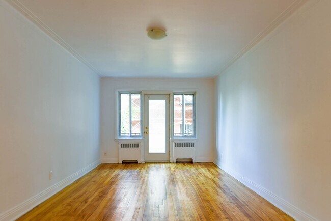 Photo - 4585 Av. Dupuis Unit 7
