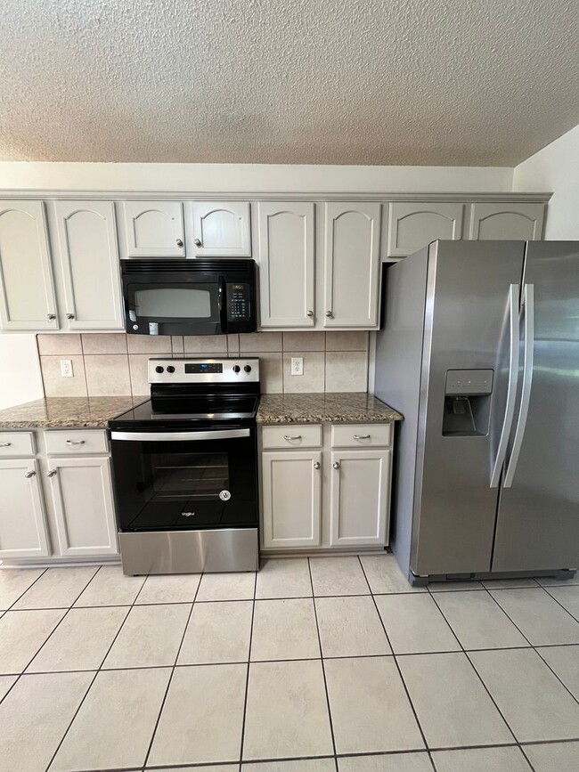 Photo - 715 Sark Dr
