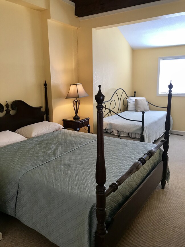 Photo - 122 Newport Bay Dr