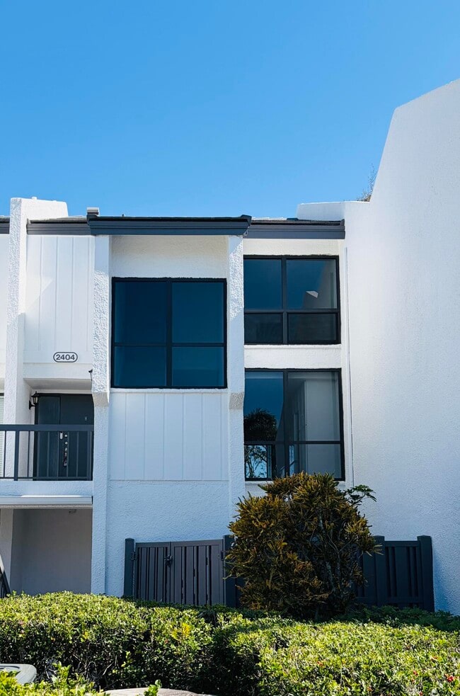 Building Photo - 2404 Bridgewood Dr