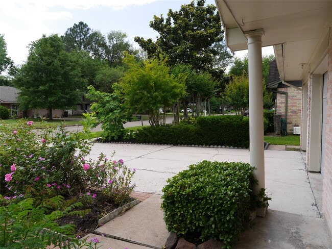 Photo - 13542 Fernhill Dr