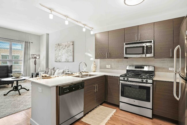 Building Photo - 1175 W Madison St Rental