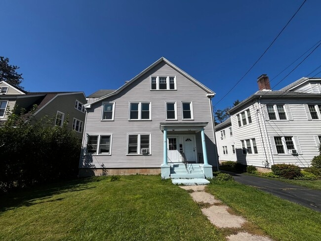 Building Photo - 1st Floor Apartment in Ideal West Hartford... Unit 35 Outlook Ave - Floor 1