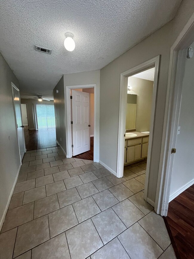 Photo - 15 Talbot Ct Unit 1