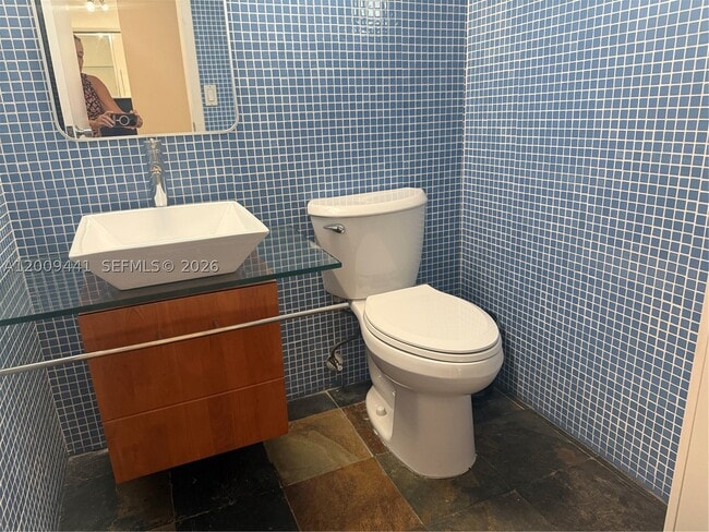 100 Edgewater Dr Unit 236