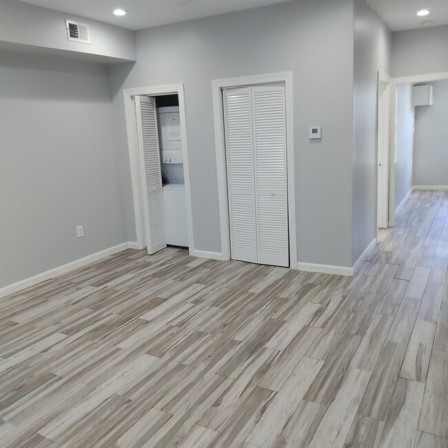 Building Photo - 644 Newark Ave Unit #1 Rental