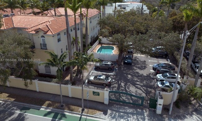 Building Photo - 3356 Bird Ave Unit 4