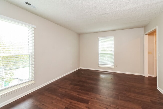 Photo - 2009 Killarney Pl