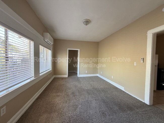 Photo - 1437 E Polk St