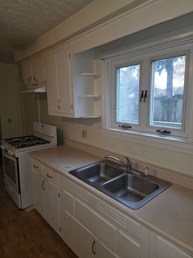 Building Photo - House for rent