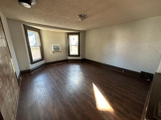 Photo - 937 Grove Ave