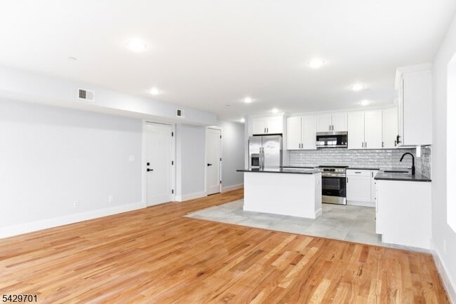 Photo - 129 Mt Pleasant Ave Unidad 2