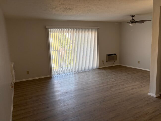 Building Photo - 14567 Madison Ave Unit Waverly House Condominium