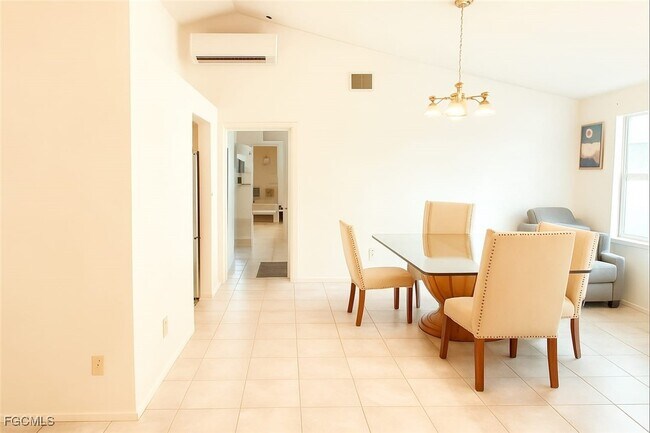 Photo - 1925 Gardner Ave