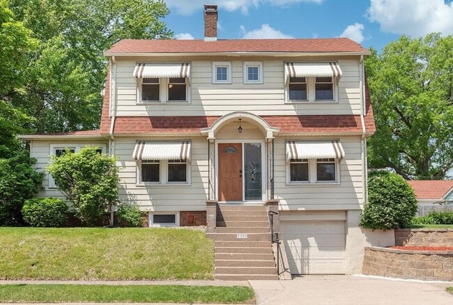 Building Photo - Old-World Charm in the Heart of Moline Rental