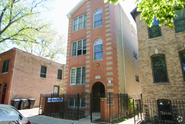Building Photo - 1351 N Wolcott Ave Unit 2 Rental