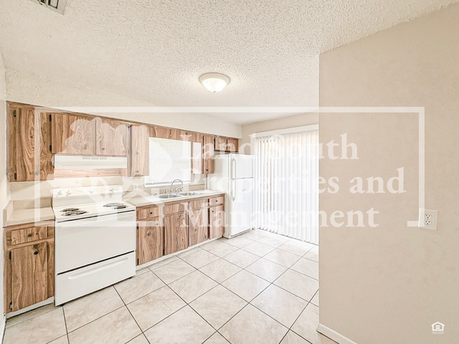 Photo - 5866 Charlton Dr