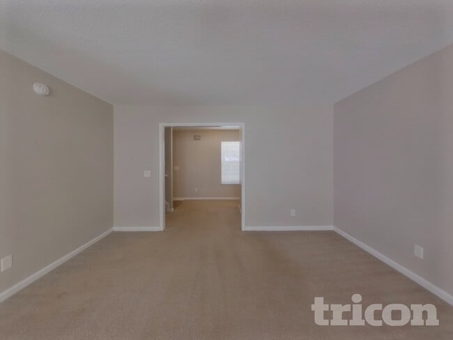 Photo - 500 Gingerbread Ct S