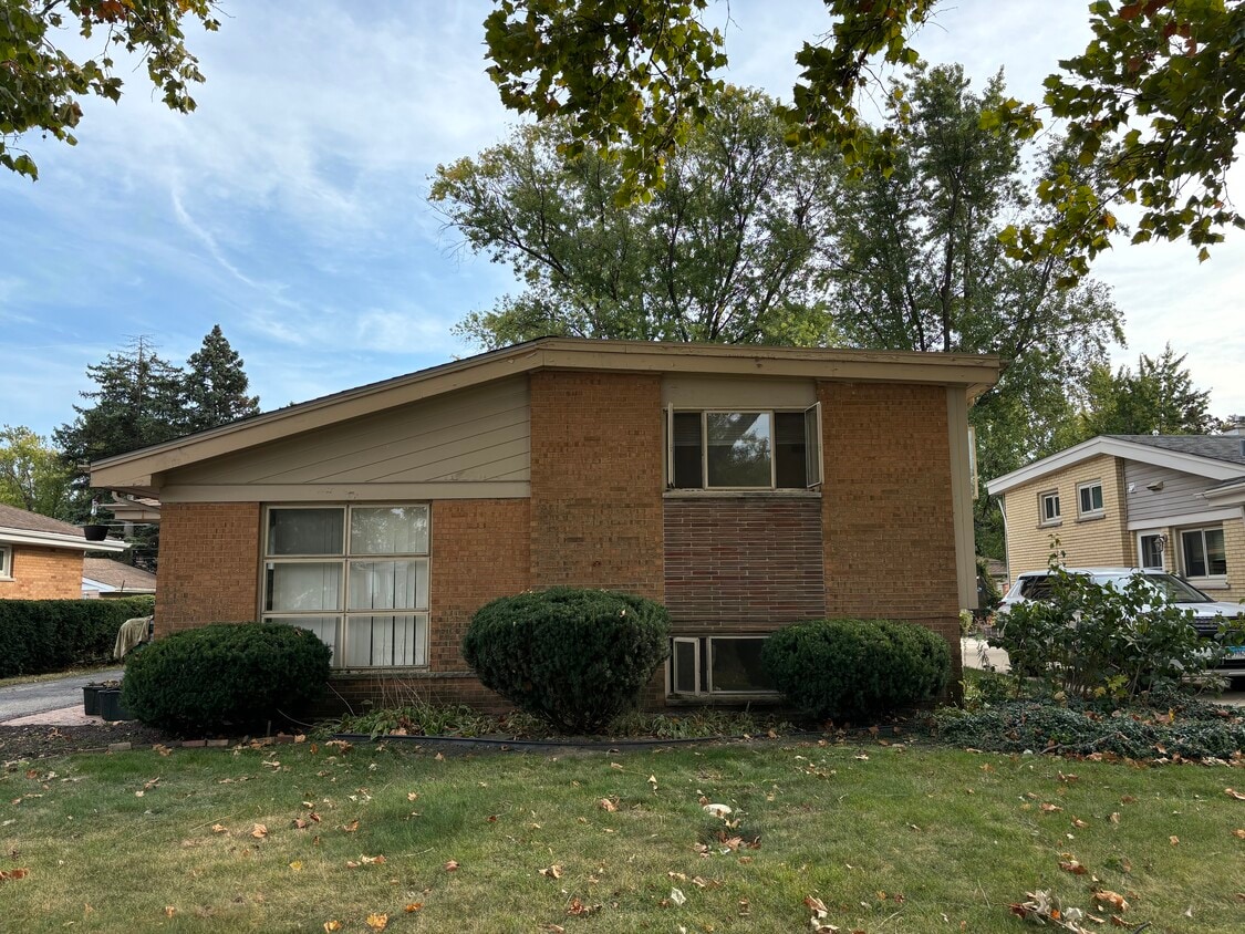 Photo - 10923 Windsor Dr (Westchester, IL)