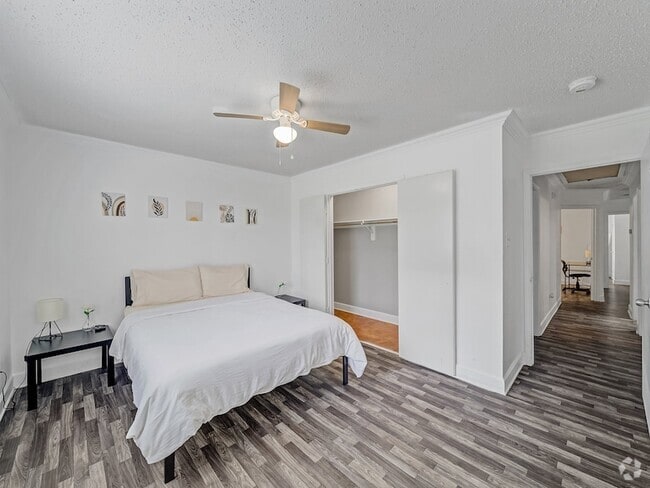 Building Photo - 416 W 9th St Rental