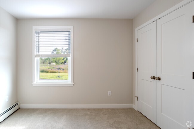 2BR, 1BA, 986sf - Pine Point